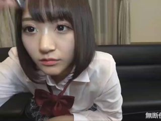 女友和火辣朋友之间的激情亲吻